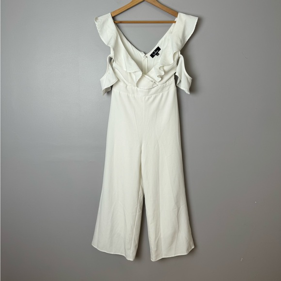 LuLu’s Doozy White Ruffled Wide Leg Off The Shoulder Jumpsuit size small - Picture 12 of 12
